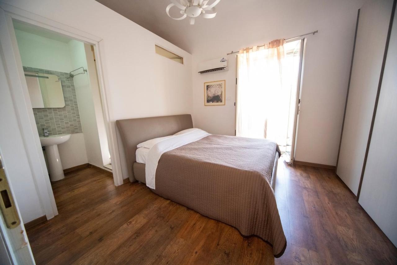Rooms In Shared Apartment - City Center Catania Ngoại thất bức ảnh