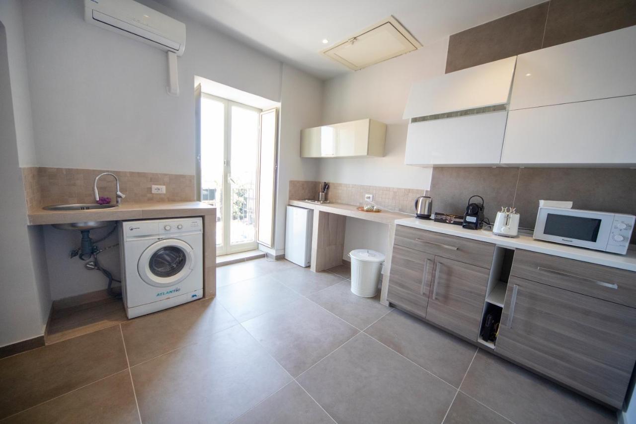 Rooms In Shared Apartment - City Center Catania Ngoại thất bức ảnh